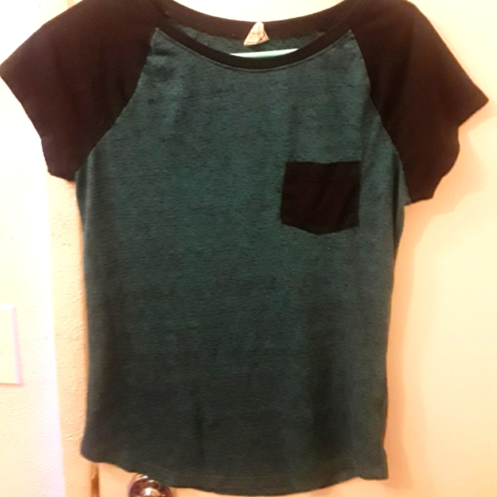 Green/Black Tshirt with little pocket